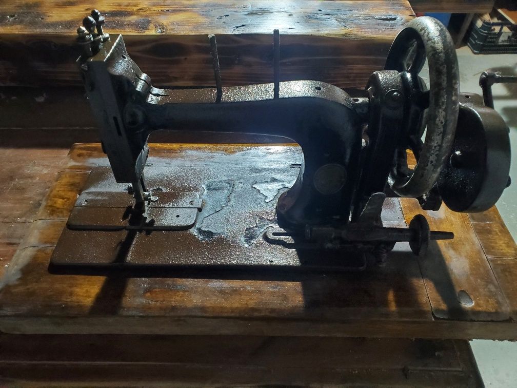 Maquina costura antiga