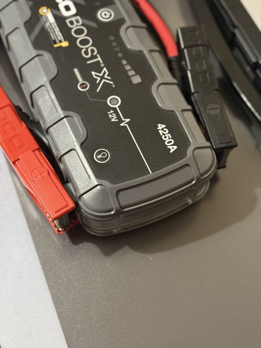 Urządzenie rozruchowe Booster Noco GBX155 uszkodzony