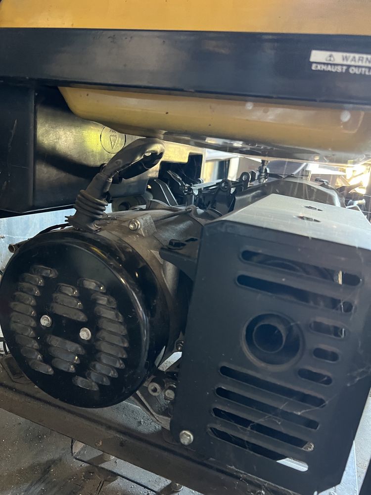 Продам Бензиновый генератор Forte FG8000E
