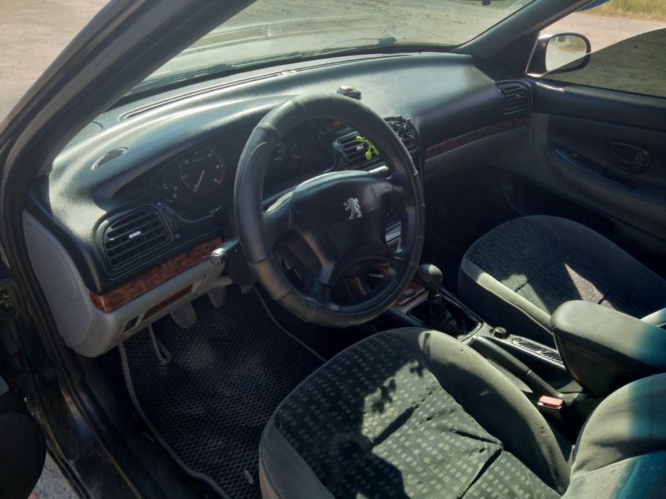 Продаю Пежо, машина їздить що дня, масла не бере ,