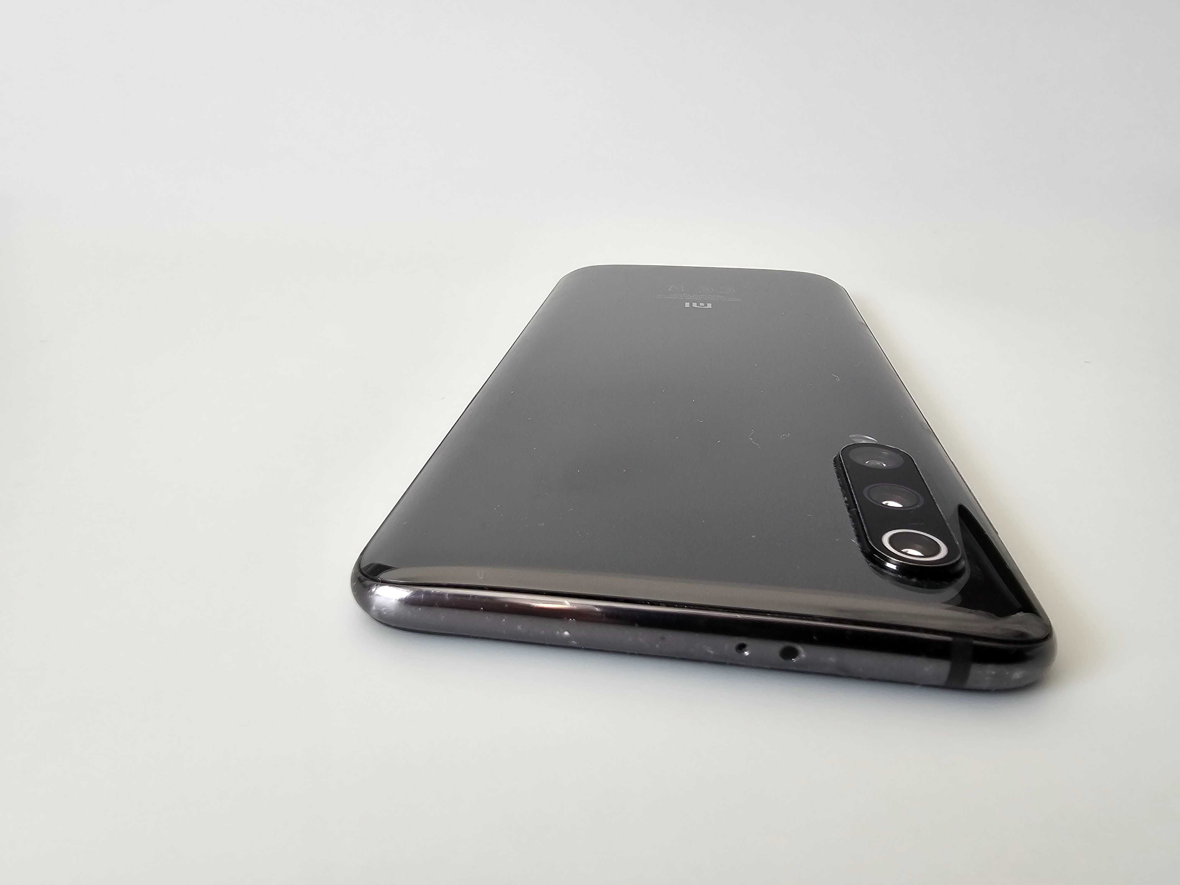 Xiaomi MI 9. 6/128GB. Excelente. Como novo.