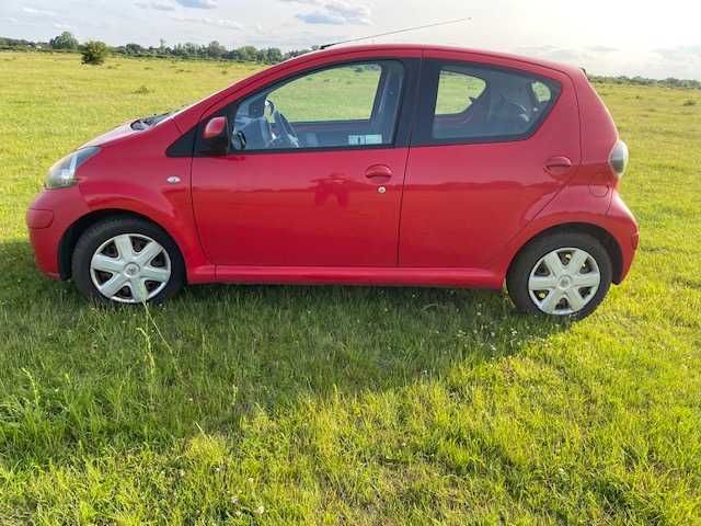 Toyota Aygo 1.0 2011 rok