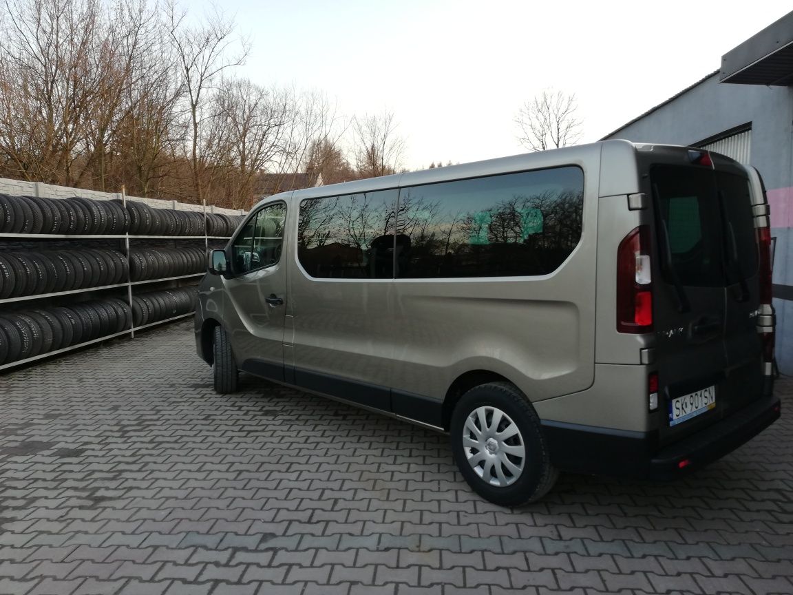 Wypożyczalnia busów wynajem busa 9 osobowego Renault Trafic 9os.