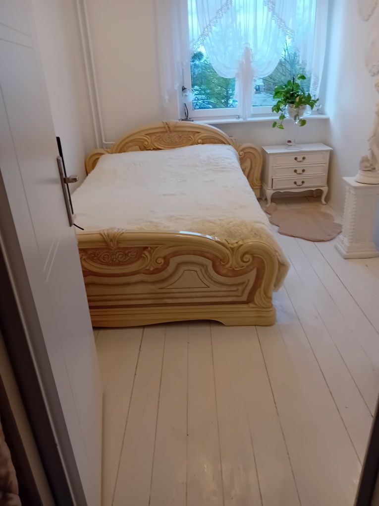 Łóżko drewniane 140x200 z pojemnikiem