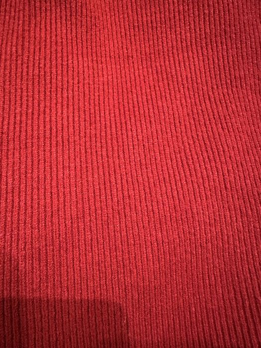 Вʼязана сукня в трендовому кольорі приталений  силует