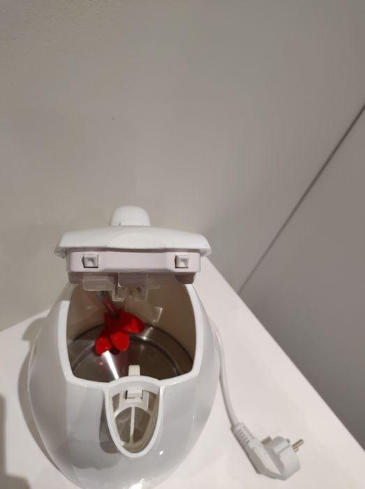 Russell Hobbs Biały czajnik elektryczny