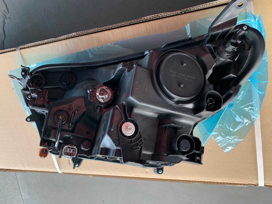 TOYOTA RAV 4 Фара правая 2016 2017 2018  81110-0R080