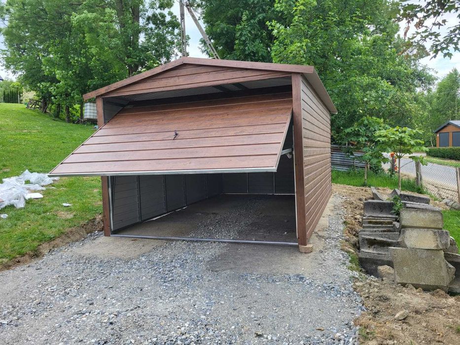 Garaż blaszany drewnopodobny 3x5 PREMIUM – dwuspadowy , brama uchylna