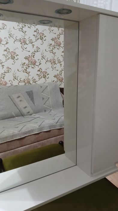 Дзеркало з підсвіткою у ванну кімнату