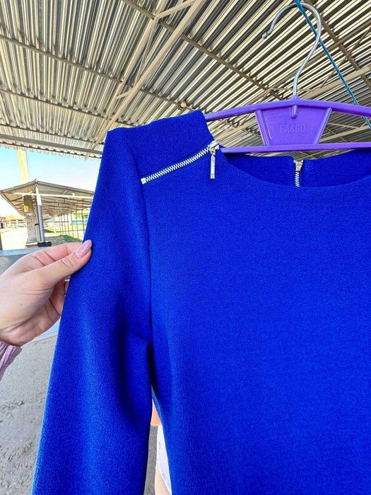 Жіноча сукня, синього кольору