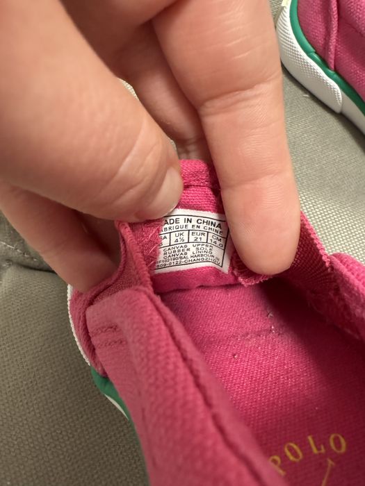 Взуття на дівчинку