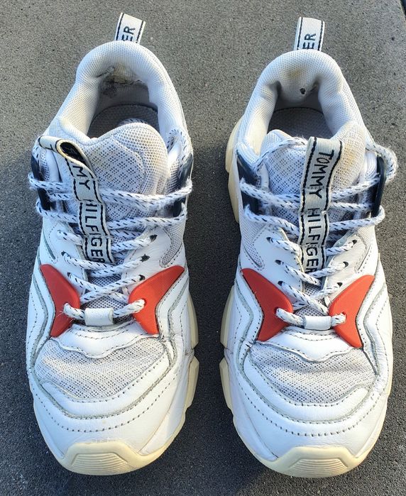 TOMMY HILFIGER sneakersy białe adidasy lekkie wyższa podeszwa 36 logo