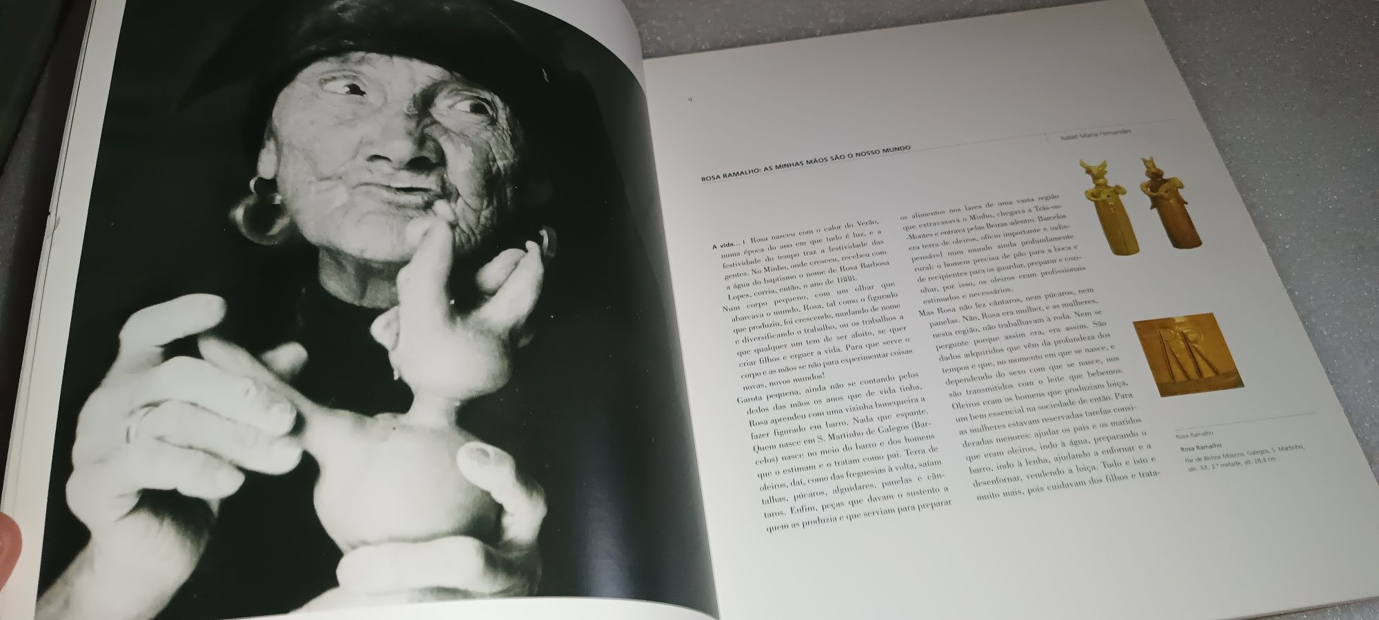 Livro Figurado português. De santos e diabos está o mundo cheio