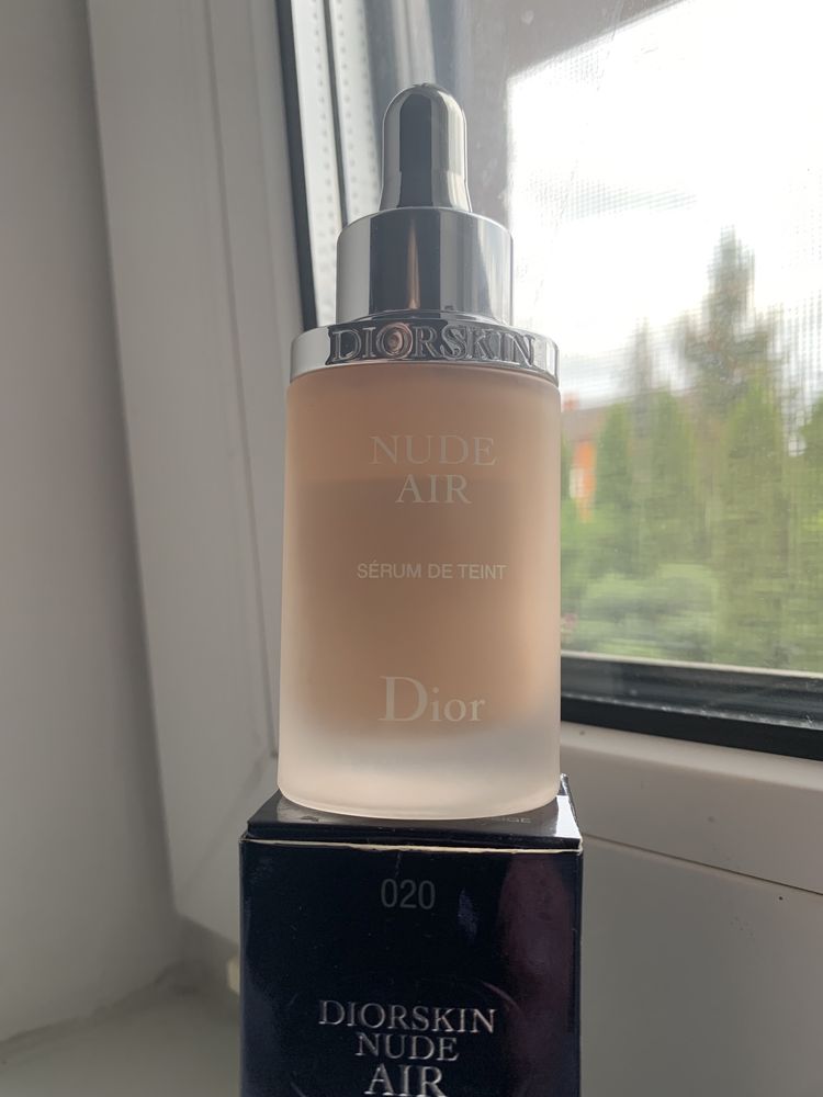 Dior skin nude air тональна сироватка