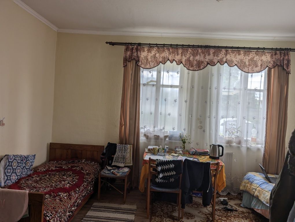 Продається 2 будинки на одному подвір'ї в мальовничому куточку смт Кор