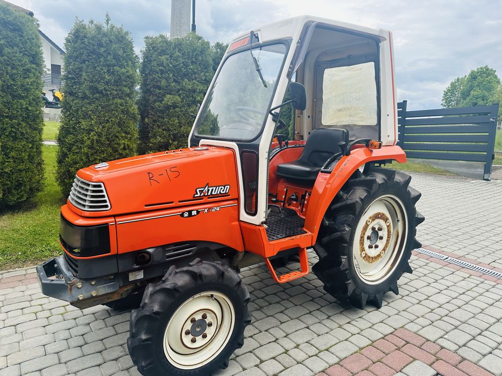 Traktor Kubota X24 Saturn 4x4 - 24 km 4 cylindry pół kabina brutto