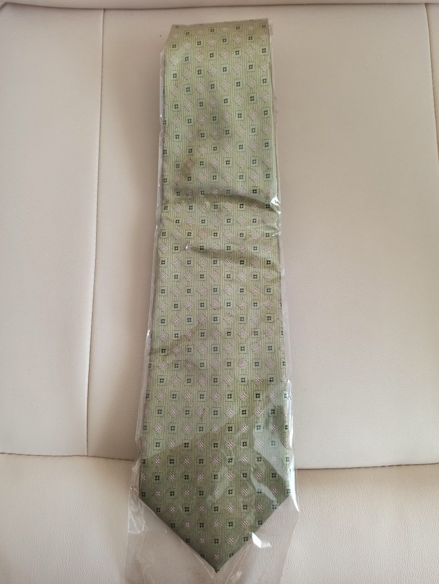 Krawat nowy kolor limonkowo-zielonym