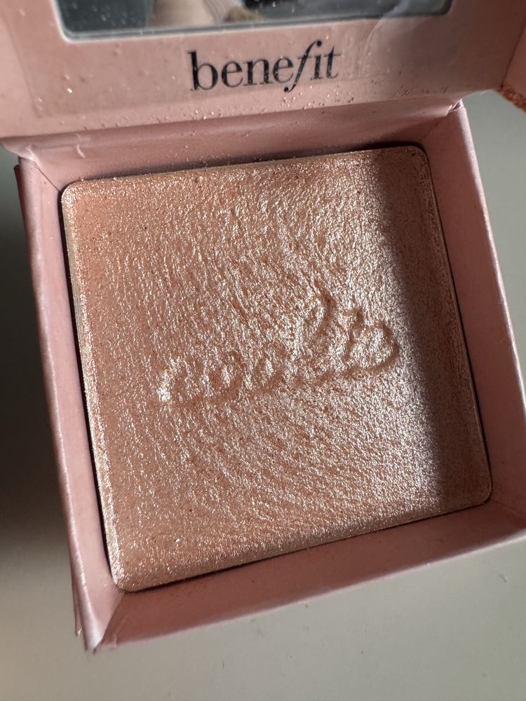 Benefit rozświetlacz złoty cookie