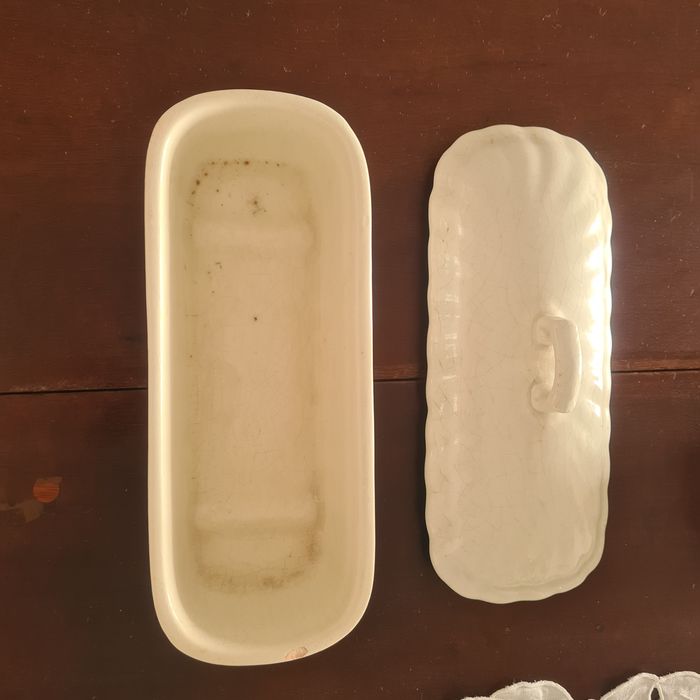 Saboneteira cerâmica antiga.