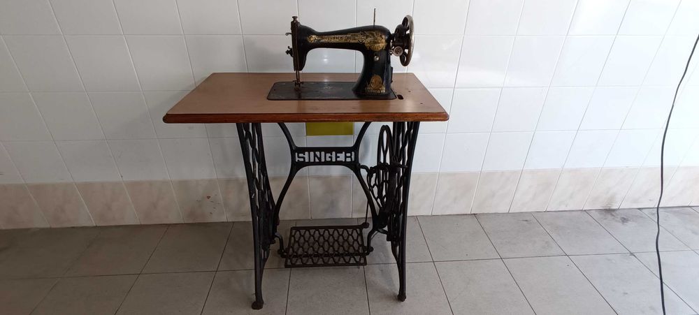 Máquina de Costura Singer