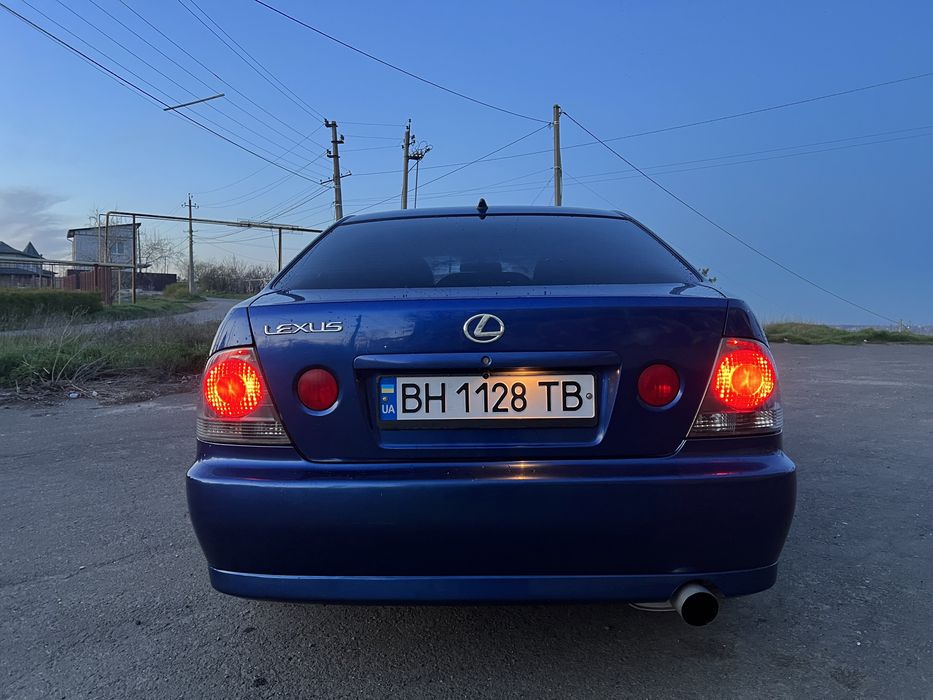 Лексус IS 200 ,2001 года