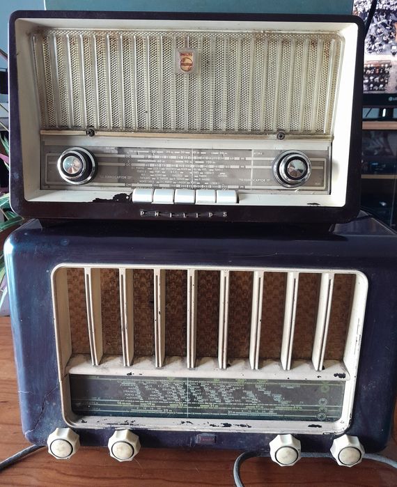 Radios antigos..tudo 40 euros incluindo rádio e gravador