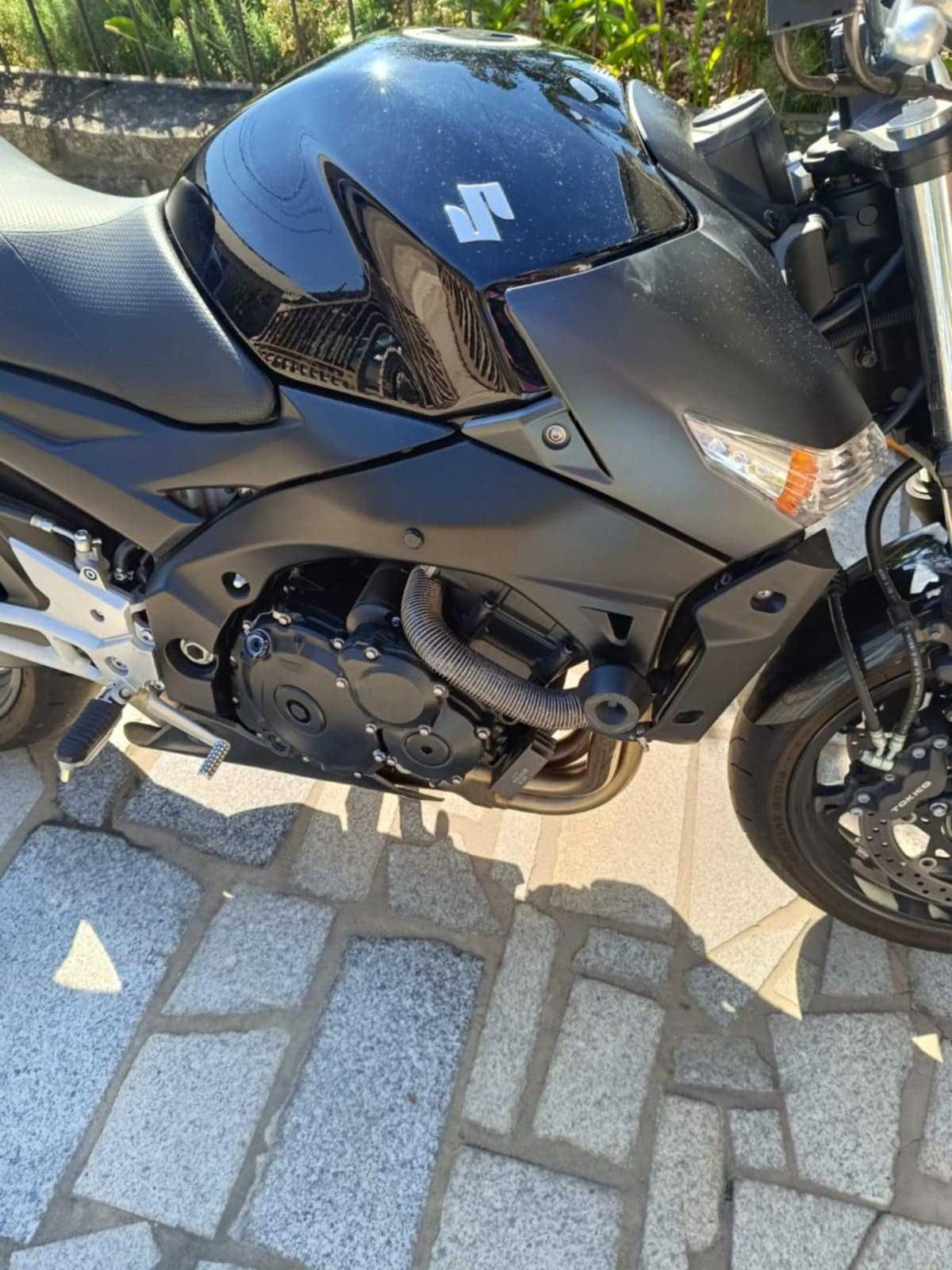 Suzuki GSR 600  em estado soberbo