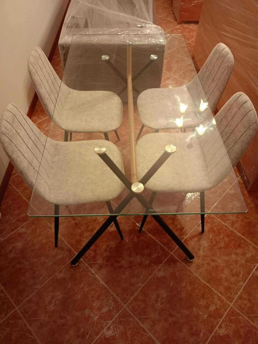 Mesa e 4 cadeiras