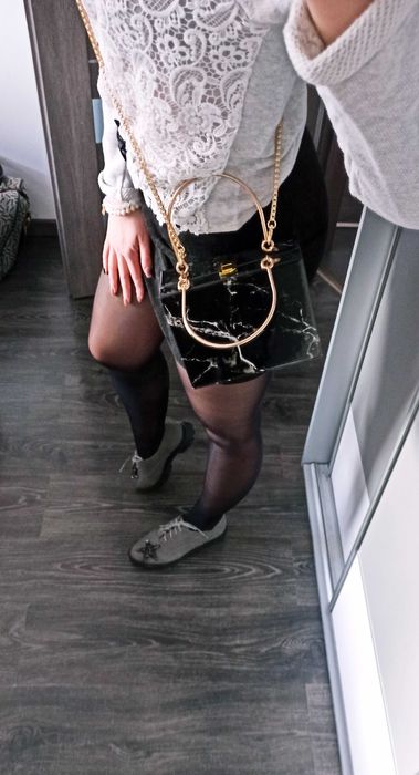 PREZENT Czarna torebka damska NA SYLWESTRA kuferek box marmurek