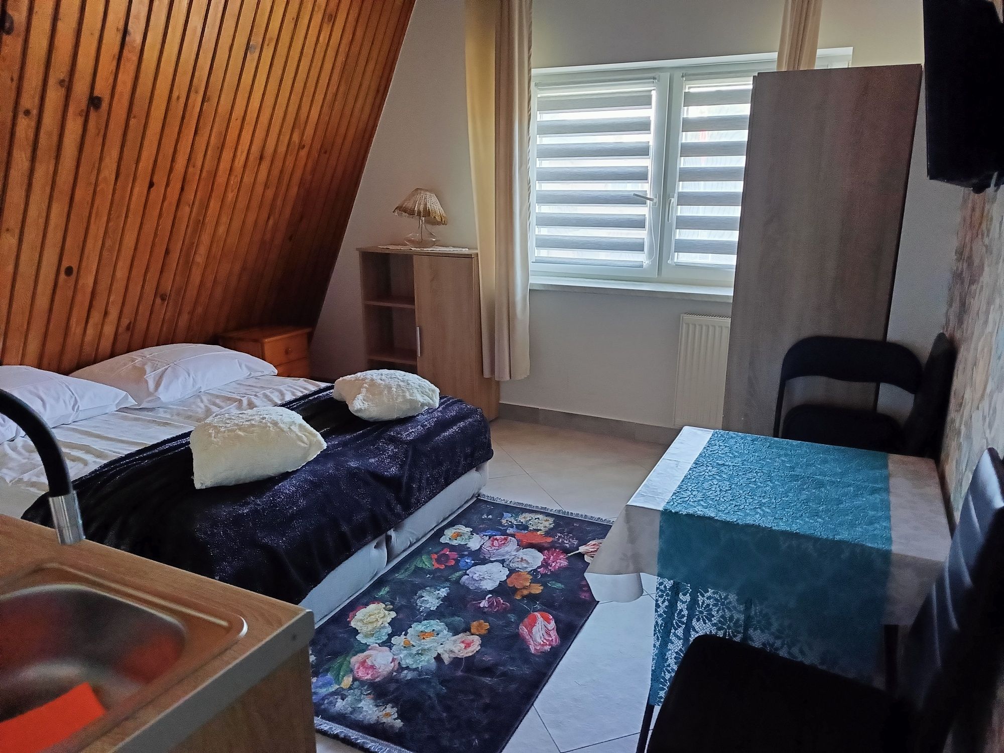 Pokoje z aneksami lub  apartament do wynajęcia  nocleg nad  morzem