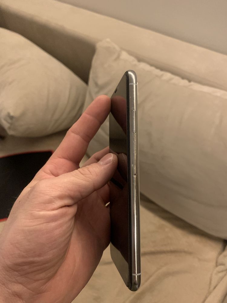 iPhone xs max на 256gb, користувалась дівчина!