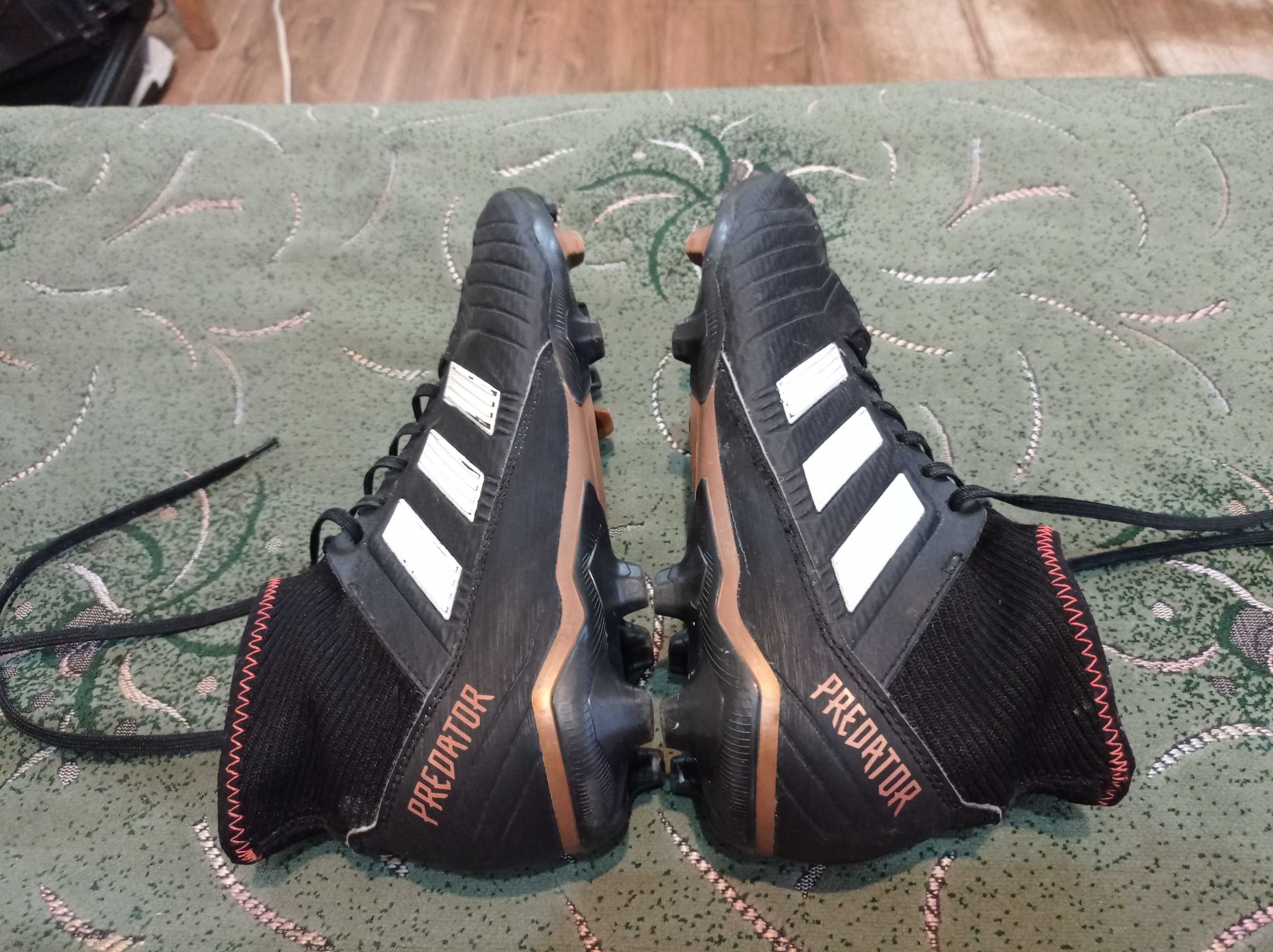 Копочки Adidas Predator (оригинал) фирменные размер-44стелька-28см