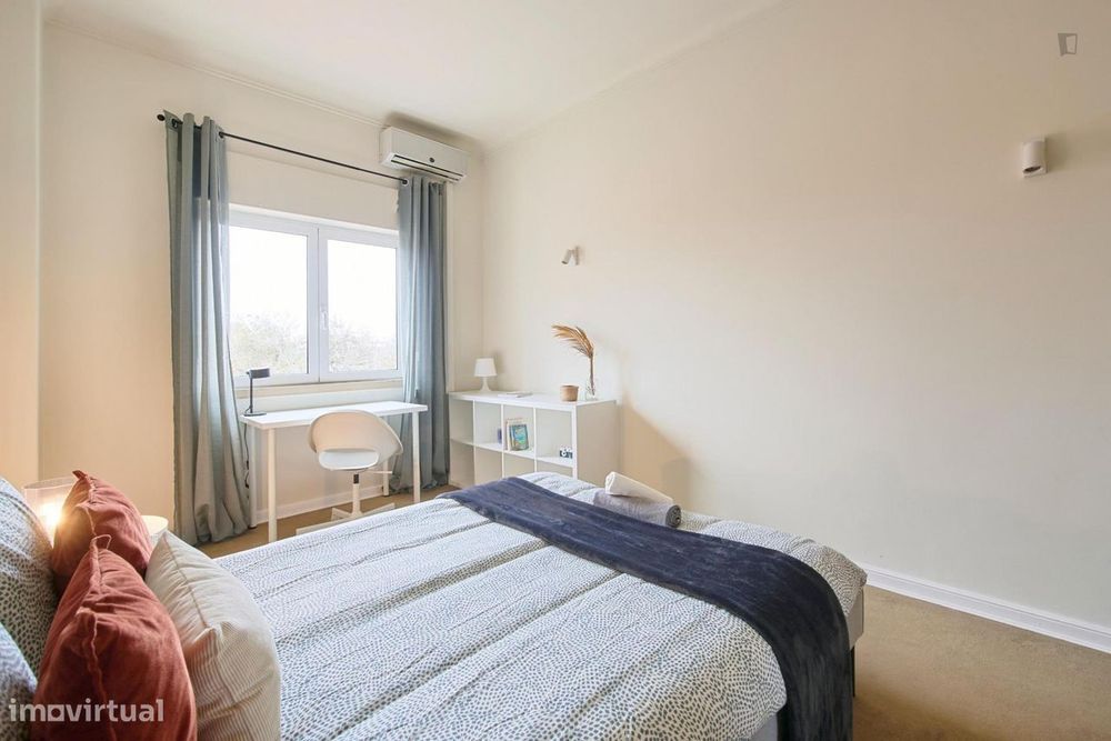 702820 - Quarto com cama de casal em...