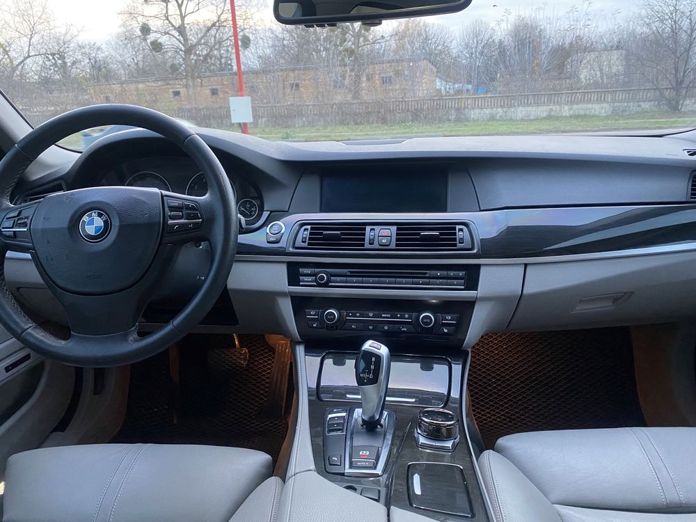 BMW 528i 2011 року