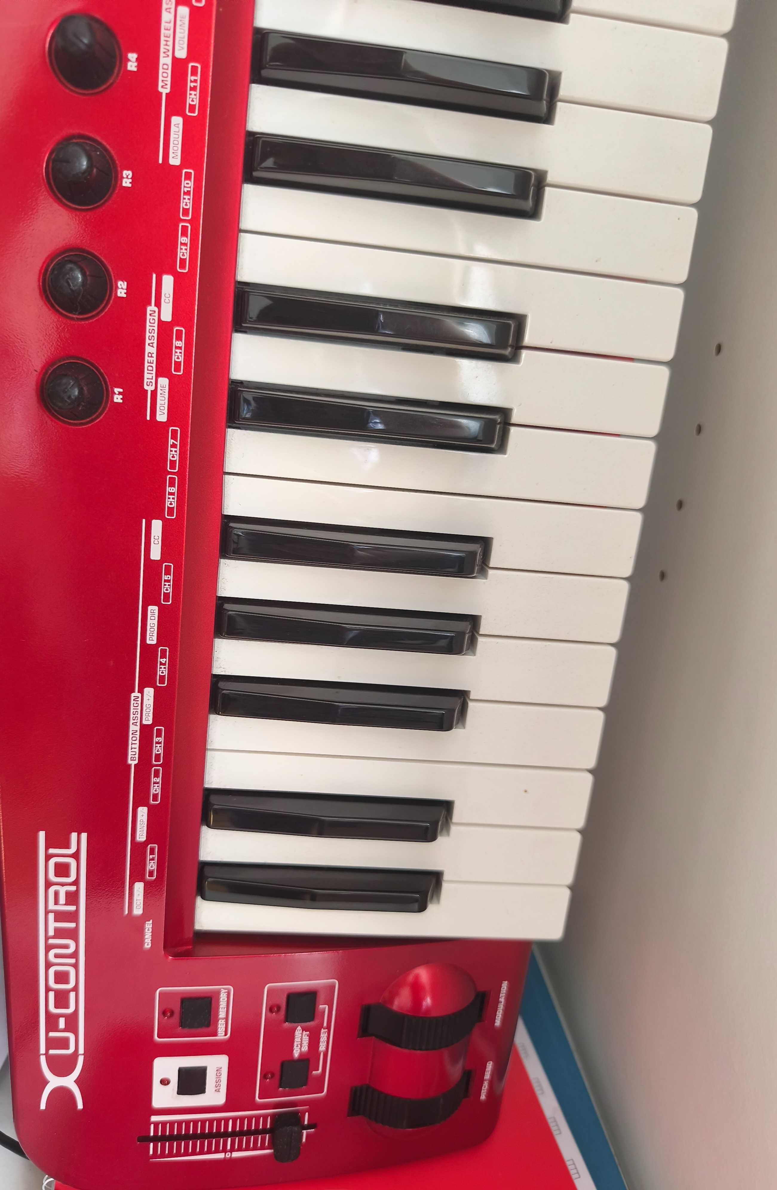 Teclado Controlador Midi Behringer 61 Teclas