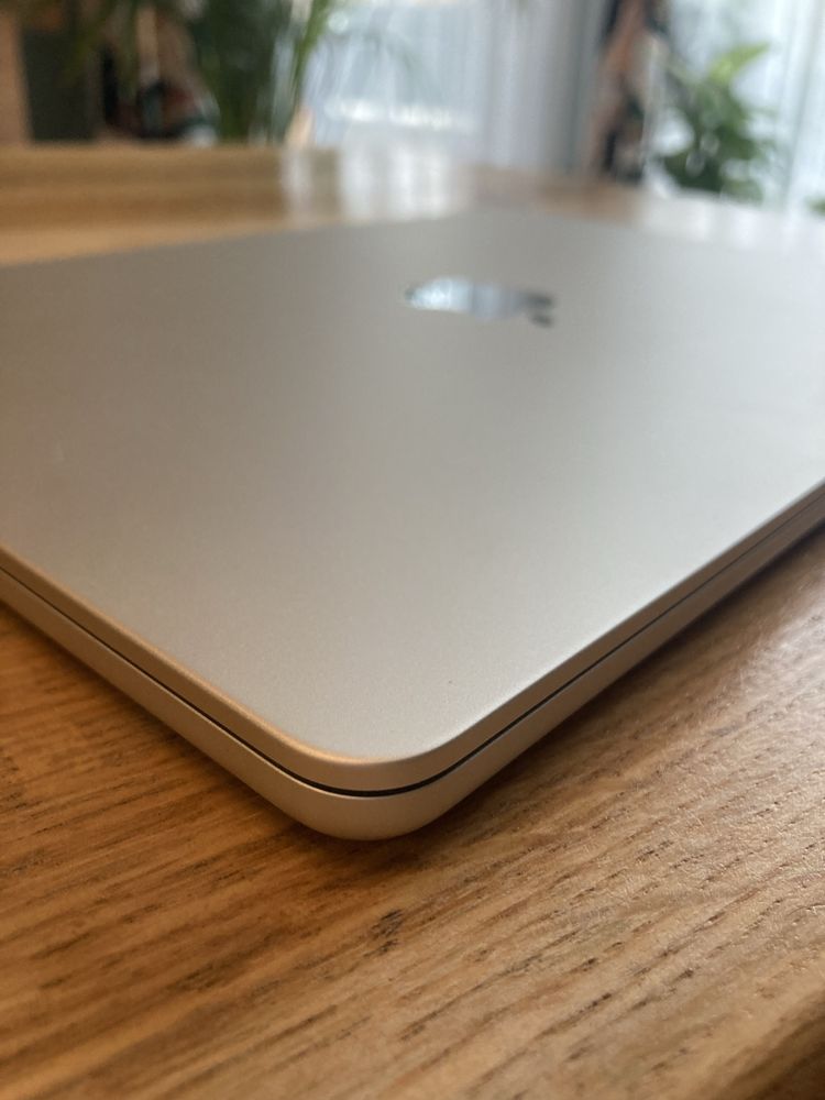 Laptop Apple MacBook Air 13,6" M2 16GB 256GB Księżycowa Poświata