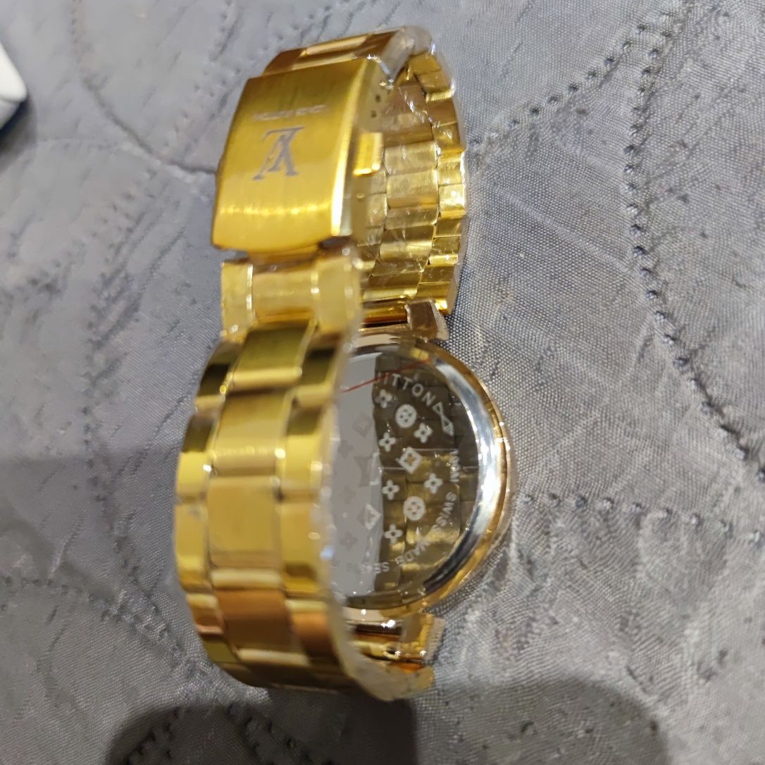 Zegarek damski, kolor złoty.