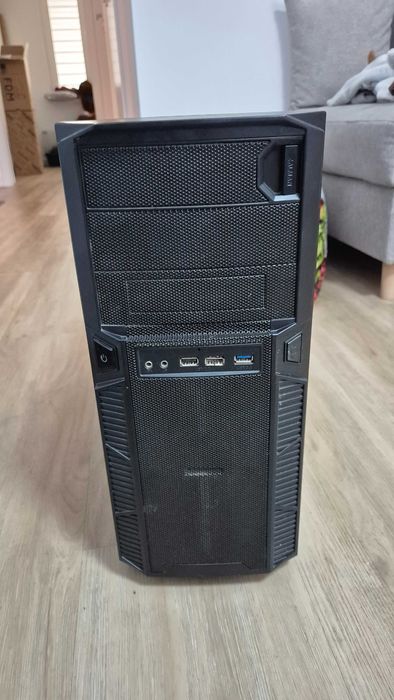 Sprzedam Komputer + Monitor + Klawiatura + Mikrofon