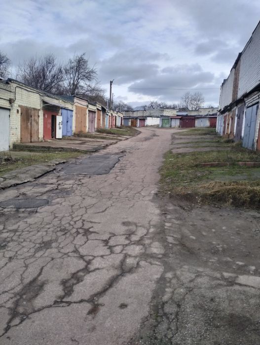 Гараж в АК- 17 по вул.Київській .ВЛАСНИК