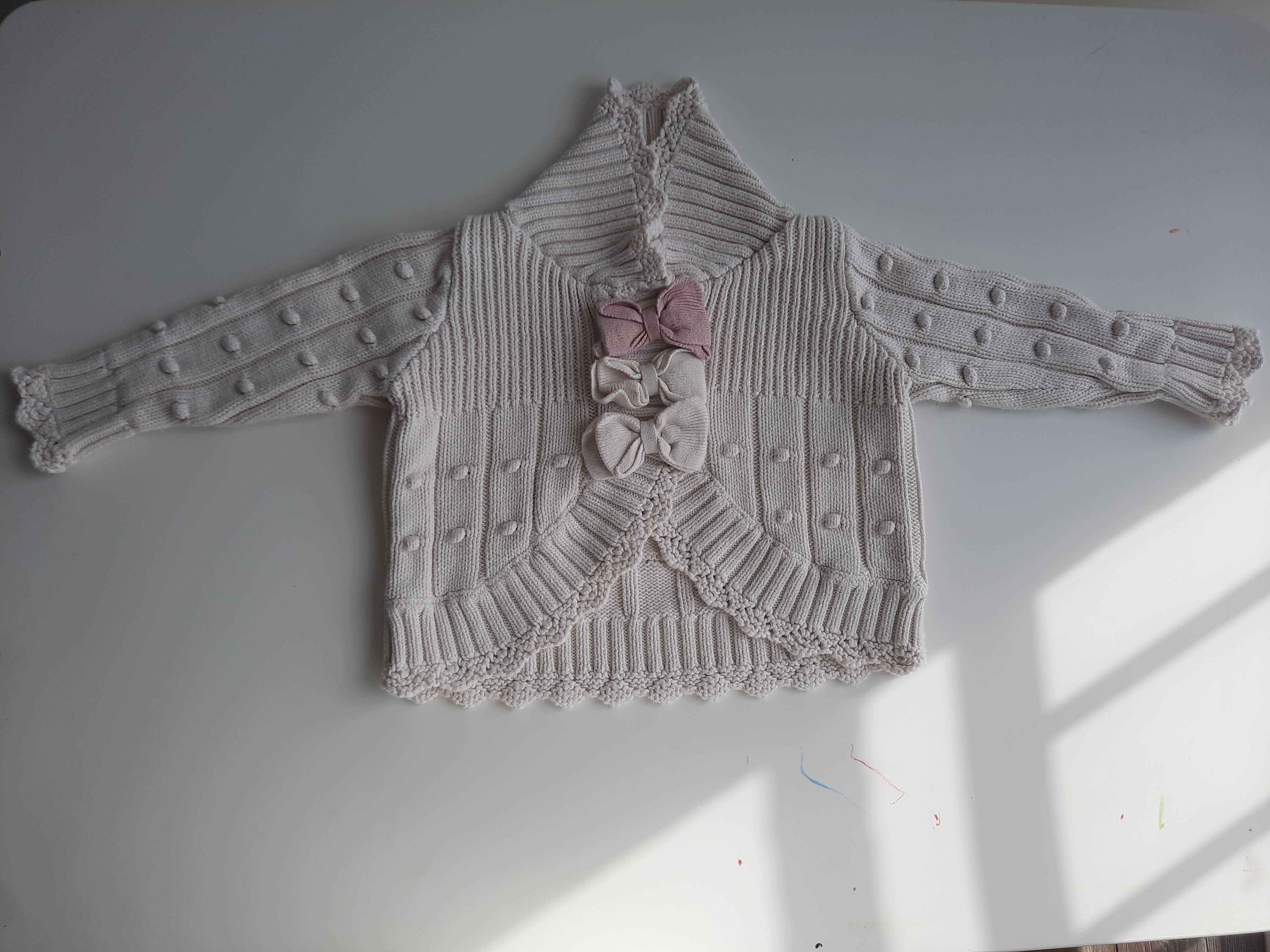 Piękny sweterek kremowy dla dziewczynki 80/86 9-12M CYNTHIA ROWLEY