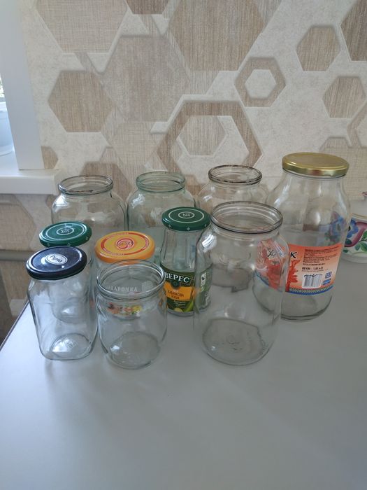 Банки литровые ,разные