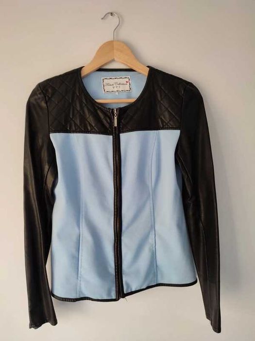 Niebieska marynarka z elementami z imitacji skóry