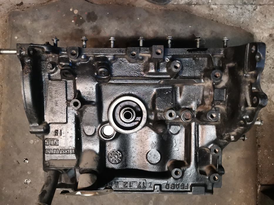 Блок цылиндров. рено-кенго 2001г 1.9тди.блок шлифовать не надо!