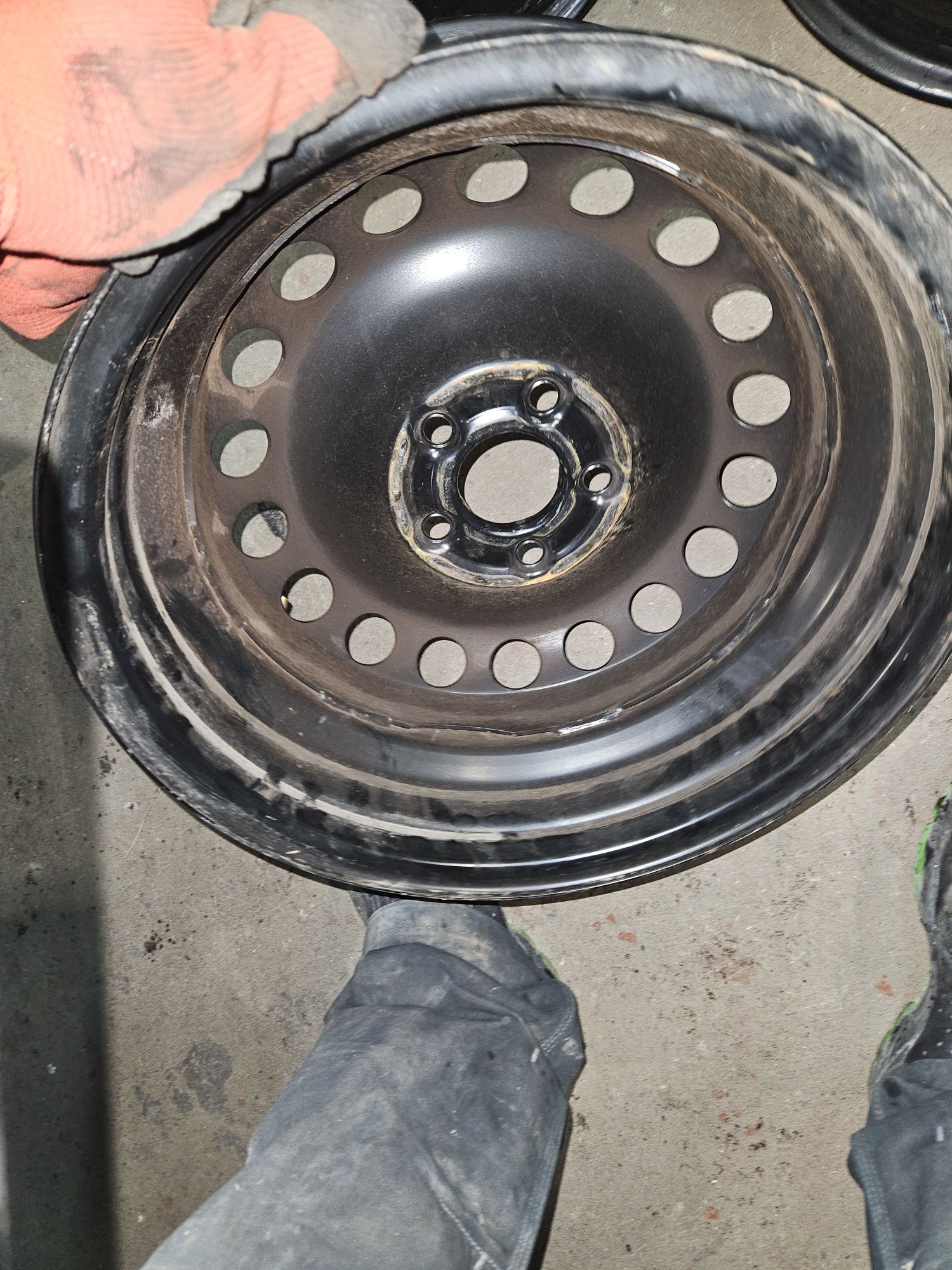 Sprzedam felgi stalowe 5x112 17 Orginalne VW jak nowe
