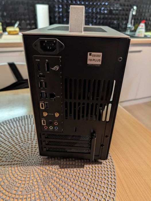 Mini komputer stacjonarny