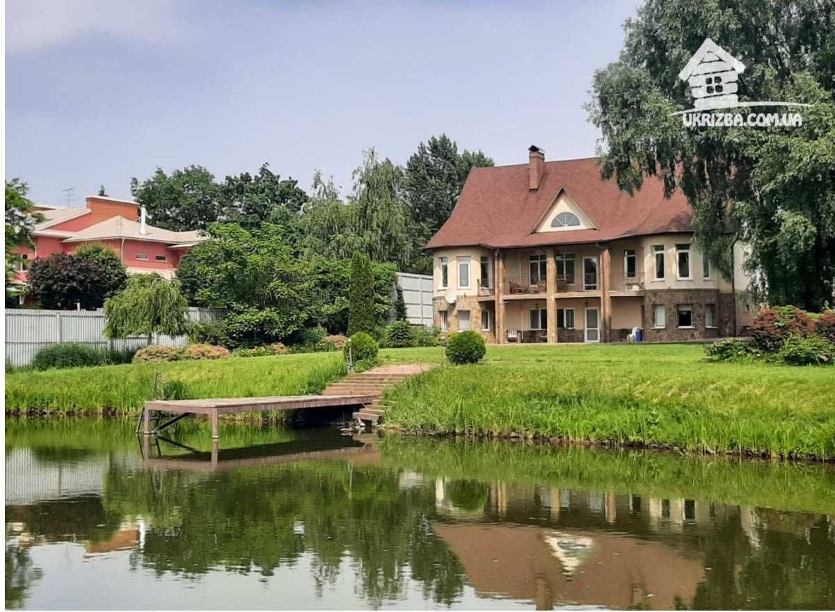 с. Хлепча. Будинок 500 кв. VIP-рівня. На березі озера. До 20 осіб.