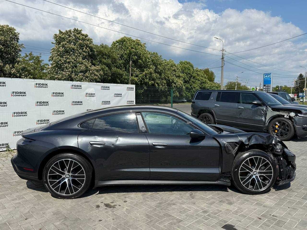 PORSCHE Taycan 2021