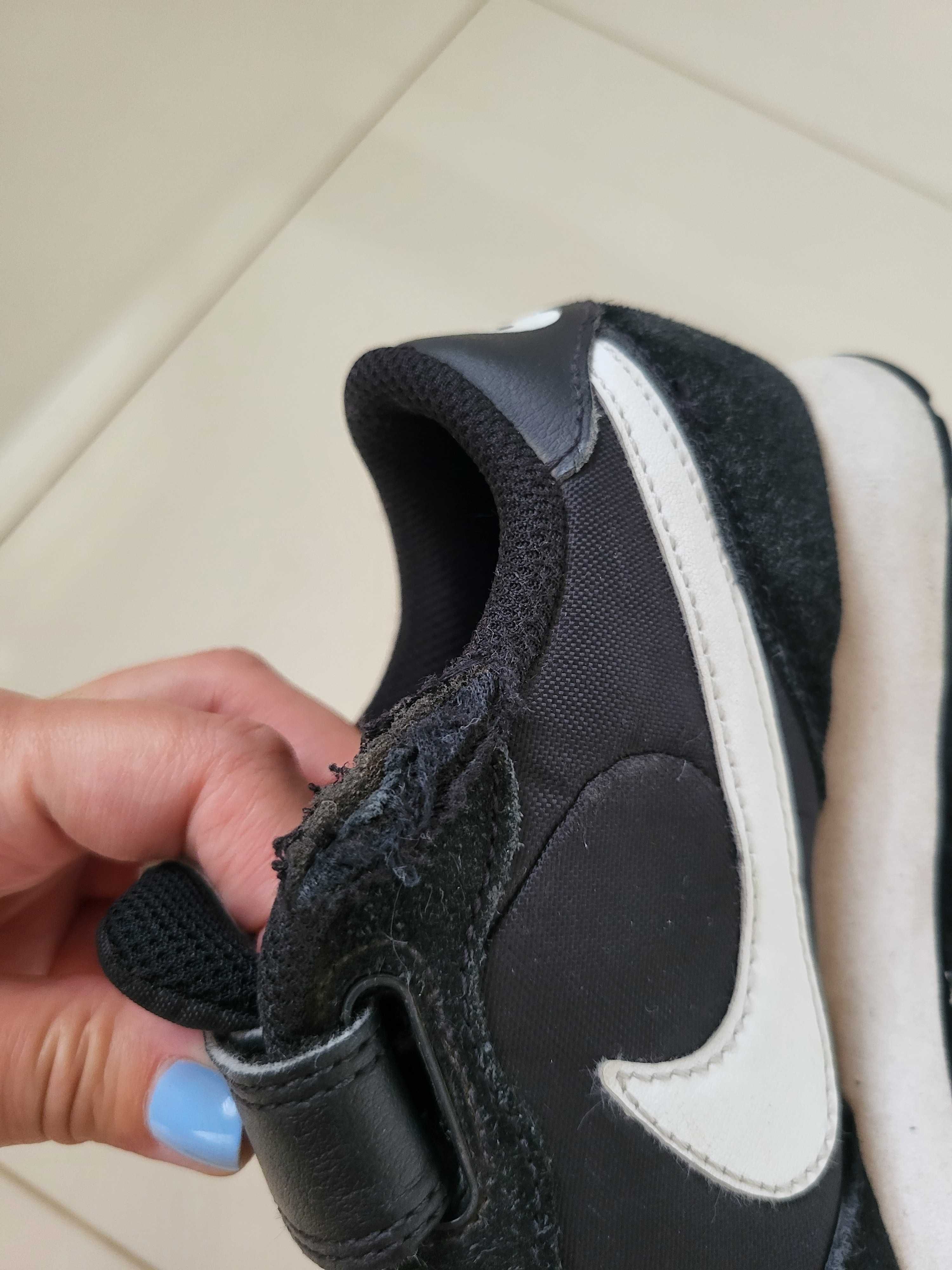 Buty sportowe chłopięce Nike na rzepy, roz. 32