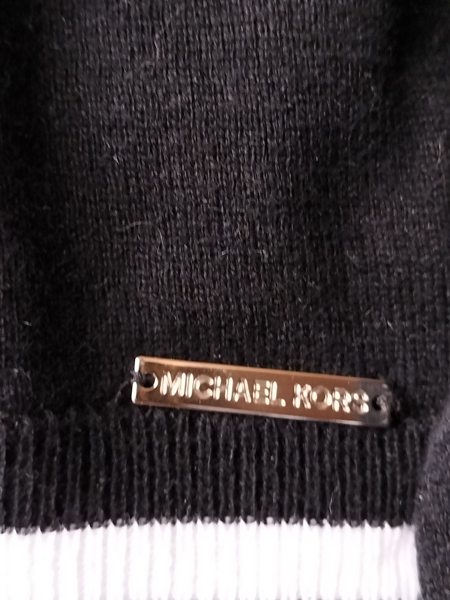 Michael Kors czarny sweterek z białymi wykończeniami