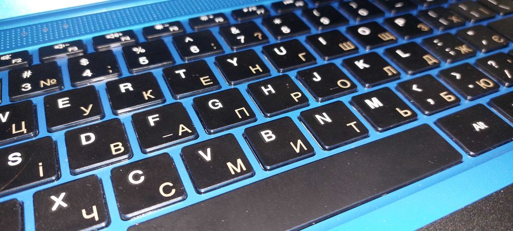 Гравировка клавиатуры Macbook. Лазерная гравировка на клавиатуре Киев